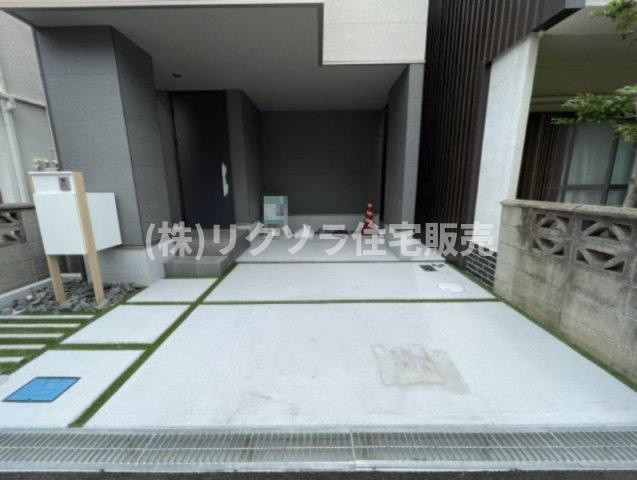 寿町　新築一戸建ての駐車場|1台駐車可能
■物件内覧・資金計画相談・住宅ローン相談、リフォーム相談、お問合せ受付中■
※当日・翌日のご内覧、ご相談はお電話でのお問合せがスムーズです！