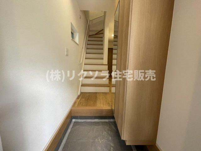 寿町　新築一戸建ての内装|玄関内部
■物件内覧・資金計画相談・住宅ローン相談、リフォーム相談、お問合せ受付中■
※当日・翌日のご内覧、ご相談はお電話でのお問合せがスムーズです！