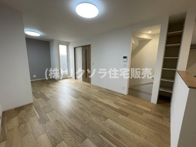 寿町　新築一戸建ての居間・リビング|LDK17.6帖
■物件内覧・資金計画相談・住宅ローン相談、リフォーム相談、お問合せ受付中■
※当日・翌日のご内覧、ご相談はお電話でのお問合せがスムーズです！