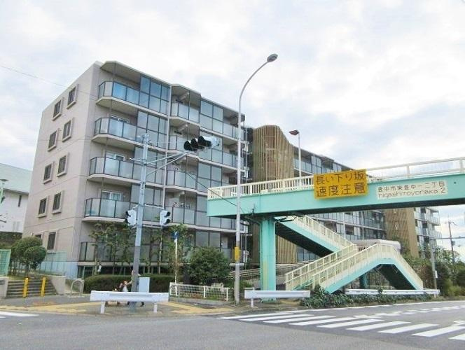 ロイヤルハイツ千里中央の外観