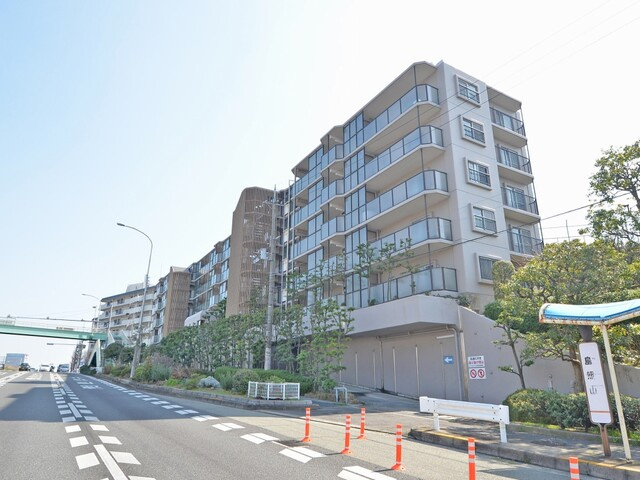 ロイヤルハイツ千里中央の外観