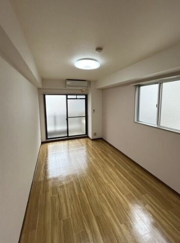 大阪市中央区瓦屋町１丁目の賃貸マンションの居間・リビング