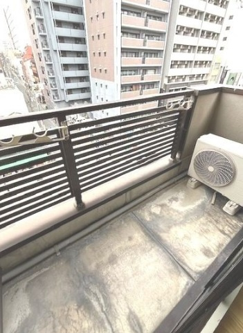 大阪市中央区瓦屋町１丁目の賃貸マンションのバルコニー