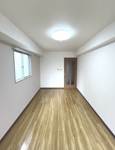 大阪市中央区瓦屋町１丁目の賃貸マンションの居間・リビング
