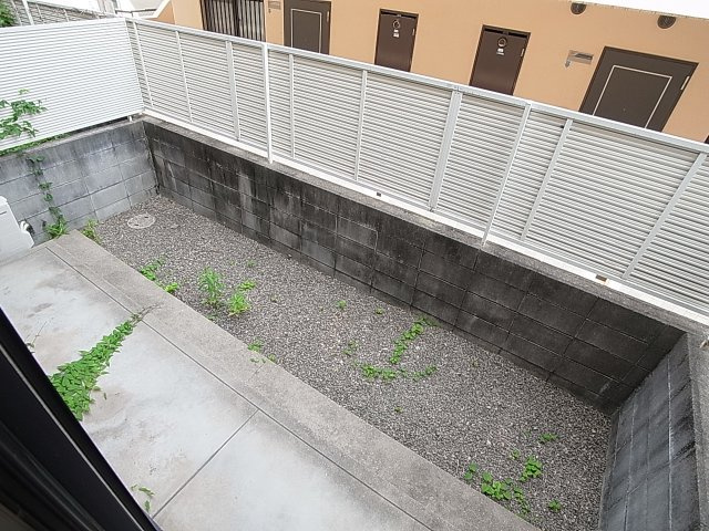 ベルドミールB棟の庭|日当たりの良い庭付き