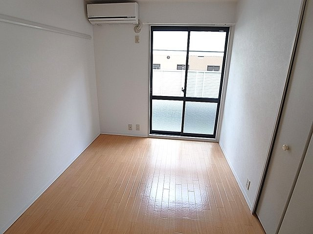 ベルドミールB棟の洋室|各部屋、日当たり良好です
