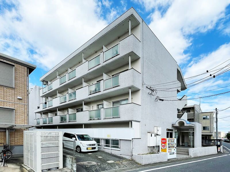 アドバンス九産大駅前の外観