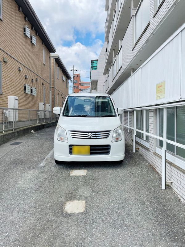 アドバンス九産大駅前の駐車場