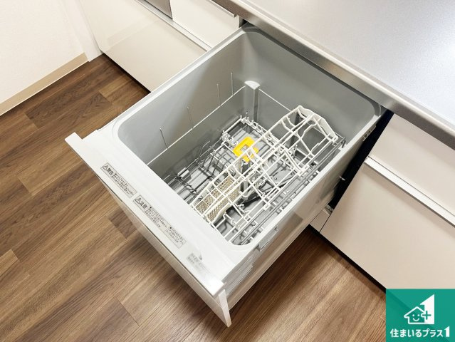 リベール加古川南II 中古マンションの設備|食事後の一仕事、食器洗いをボタン一つでお任せできちゃいます！場所を取らないビルトイン式なので、お料理スペースもしっかり確保！