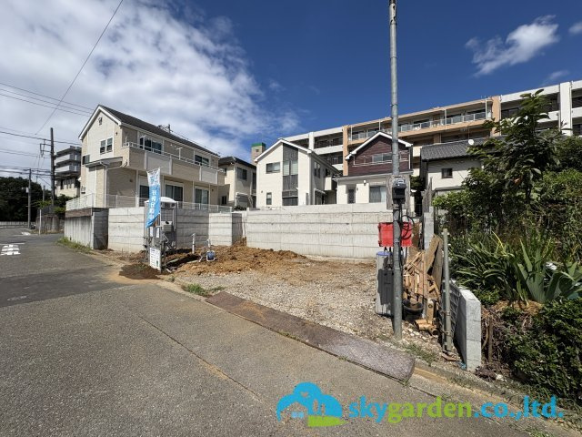 藤沢市石川第39　新築戸建　全２棟１号棟の前面道路含む現地写真|令和8年8月6日撮影（建築中）