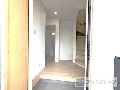 新築｜板橋区赤塚７丁目｜全１棟の玄関|きれいな玄関です