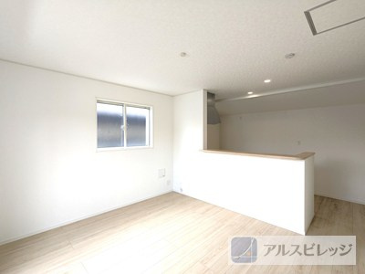 新築｜板橋区赤塚７丁目｜全１棟の居間・リビング|落ち着いた色調の洋室です