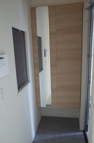 プライムヒル若松の玄関