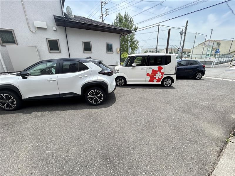 新知台1丁目事務所の駐車場