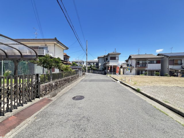 香芝市磯壁6丁目２期の前面道路含む現地写真
