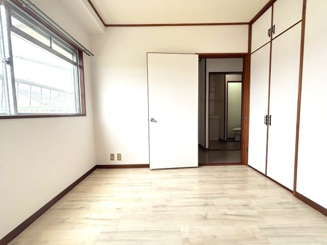 浅野マンションの洋室