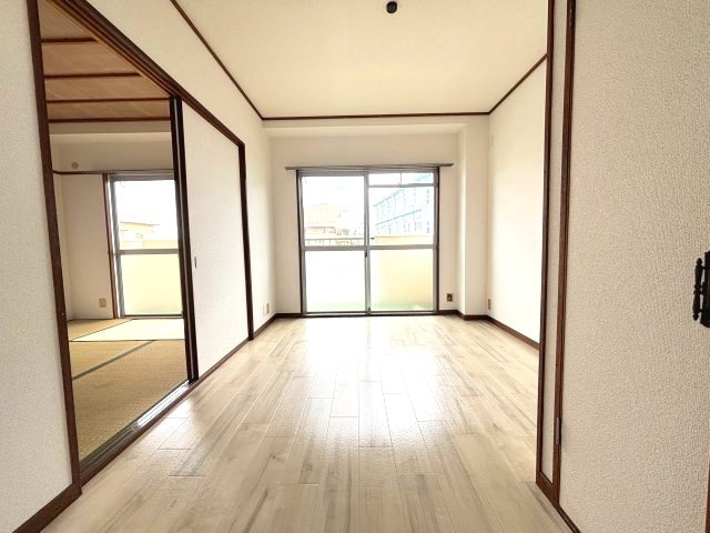 浅野マンションの居間・リビング