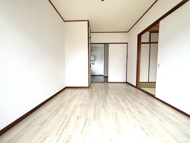 浅野マンションの洋室