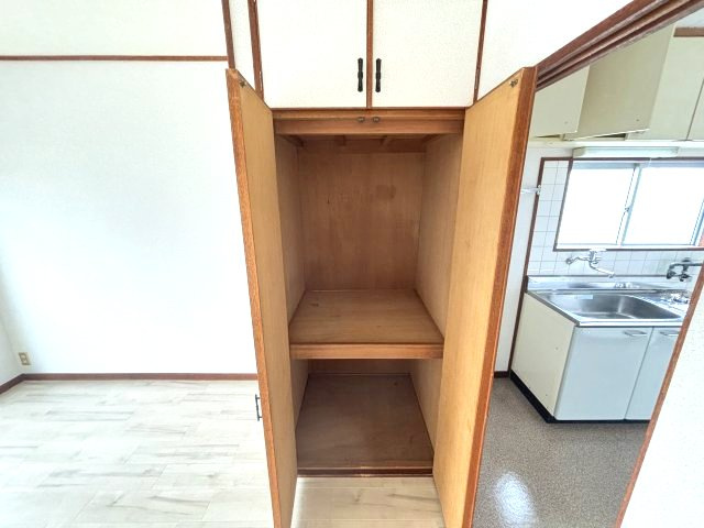 浅野マンションの洋室
