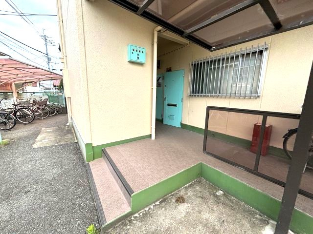浅野マンションのエントランス