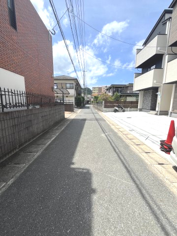 西区横浜６期の前面道路含む現地写真