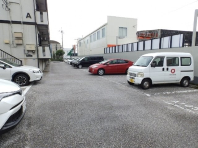 kanada B棟の駐車場|駐車場