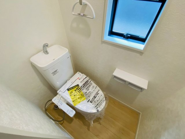 八街に第２０　新築戸建て　3号棟のトイレ