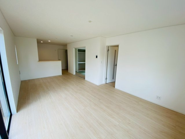 八街に第２０　新築戸建て　3号棟の居間・リビング