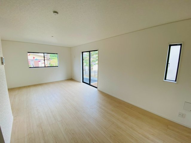 八街に第２０　新築戸建て　3号棟の居間・リビング