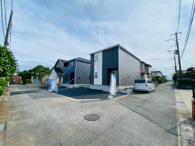 八街に第２０　新築戸建て　２号棟の前面道路含む現地写真