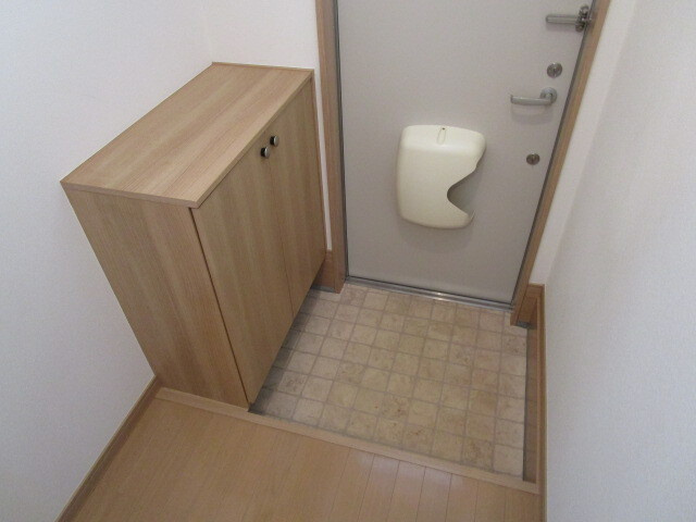 横浜市中区山手町のアパートの玄関