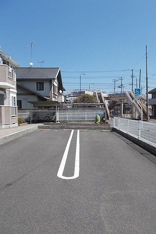 ソレアード・日向の駐車場