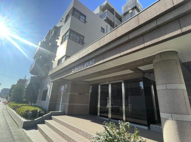 エンゼルハイム金町第２のエントランス|２４時間ゴミ出し可能！平成６年築の新耐震基準マンション、エンゼルハイム金町第２は即日現地案内可能となっておりますので、お気軽にお問い合わせください！