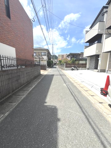 西区横浜6期の前面道路含む現地写真