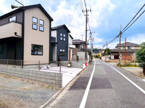 あきる野市草花5期　分譲全4棟　4号区♪の前面道路含む現地写真