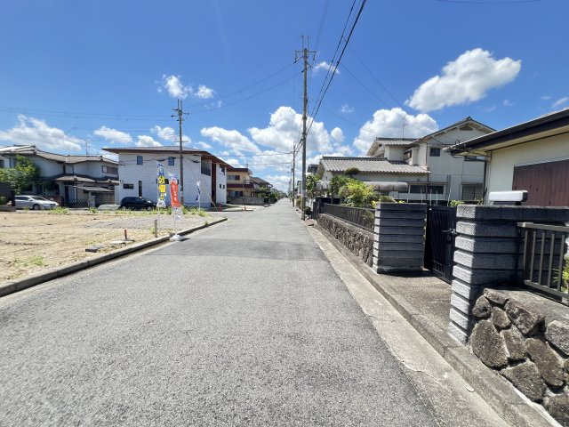 香芝市磯壁6丁目２期の前面道路含む現地写真