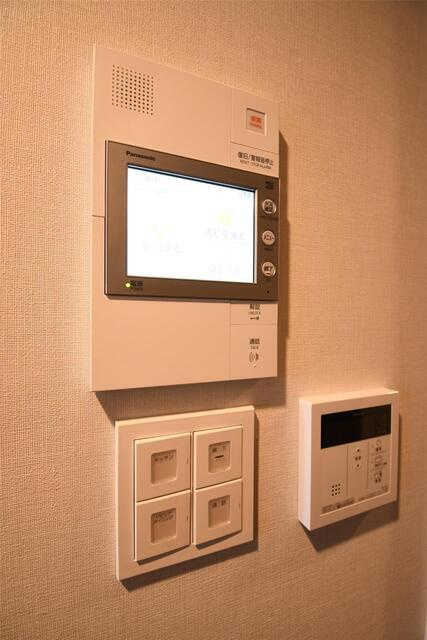 RJRプレシア大橋駅前のセキュリティ|ＴＶモニター付インターホン、オートロック、
エレベータ付きマンション♪給湯設備も充実