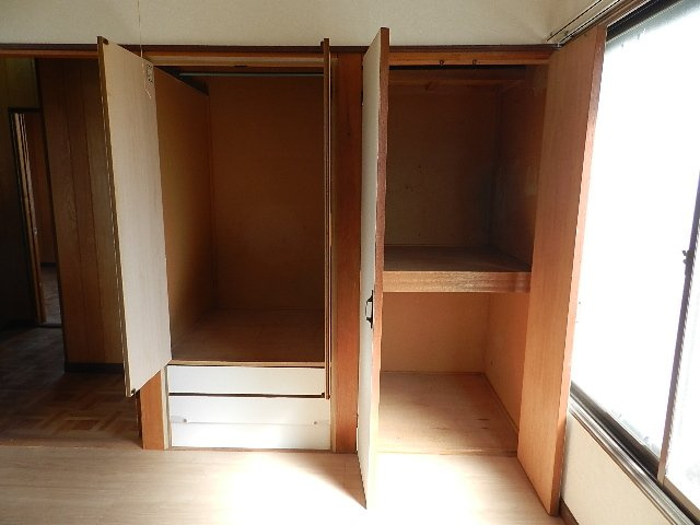登別市新生町2丁目16-11戸建の収納