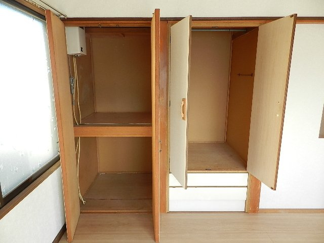 登別市新生町2丁目16-11戸建の収納