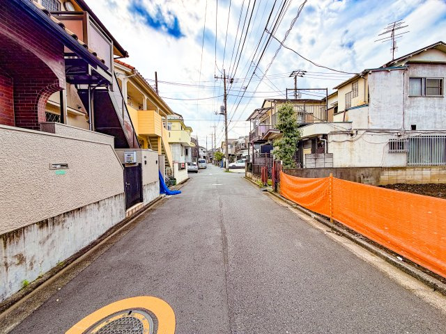 ＜LIBERi リーベリー＞練馬区春日町2丁目　南道路×整形地　建築条件付き売地の前面道路含む現地写真