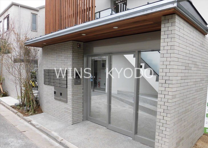 世田谷区経堂３丁目の賃貸マンションのエントランス