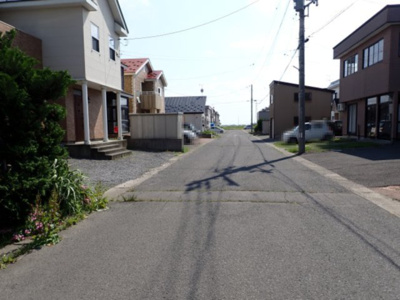 【前面道路含む現地写真】 | 黒石市末広　宅地60坪 