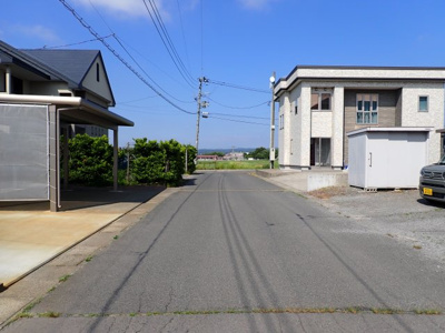 【前面道路含む現地写真】 | 黒石市末広　宅地60坪 