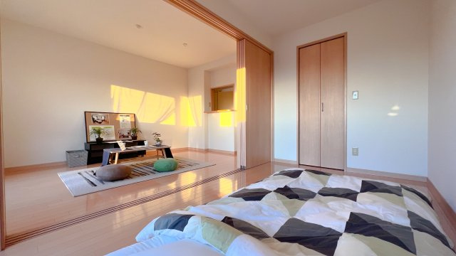 セレストの洋室|※対象不動産別部屋反転タイプの間取となります。
　ホームステージングのお部屋となります。