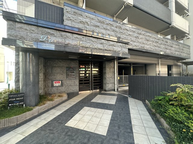 【エントランス】プレサンスみなと元町駅前 