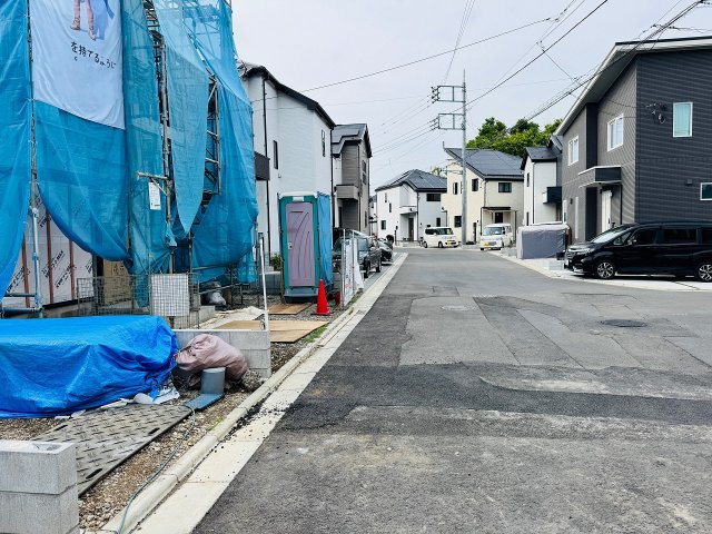 八王子市　石川町　新築一戸建て　７期の前面道路含む現地写真|～6ｍ道路に面しています～
