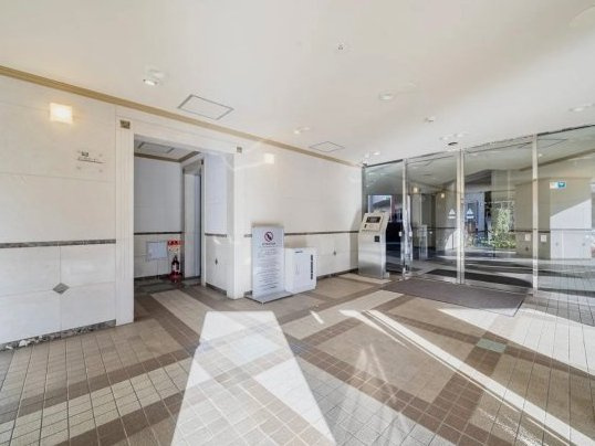 イーストパークス大島　サザンスクエア　１２階　角部屋　リフォーム済のエントランス