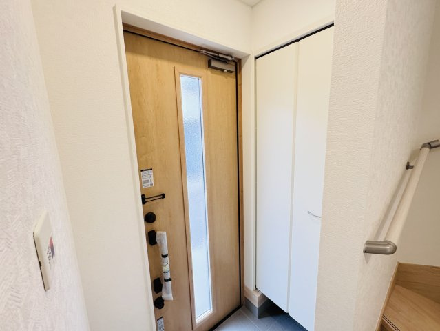 三郷市谷中新築戸建の玄関|玄関ホール