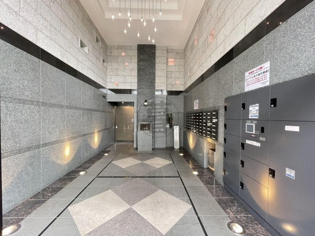 ルーブル仲六郷弐番館のエントランス