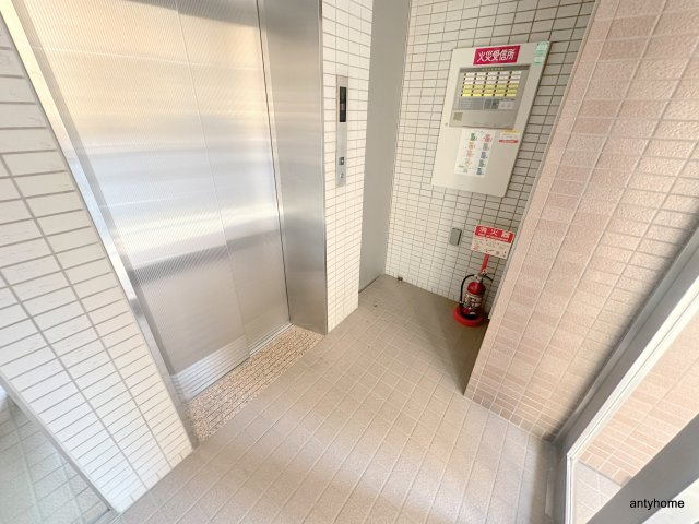 カーサ　セレーネ　仲介手数料無料のロビー